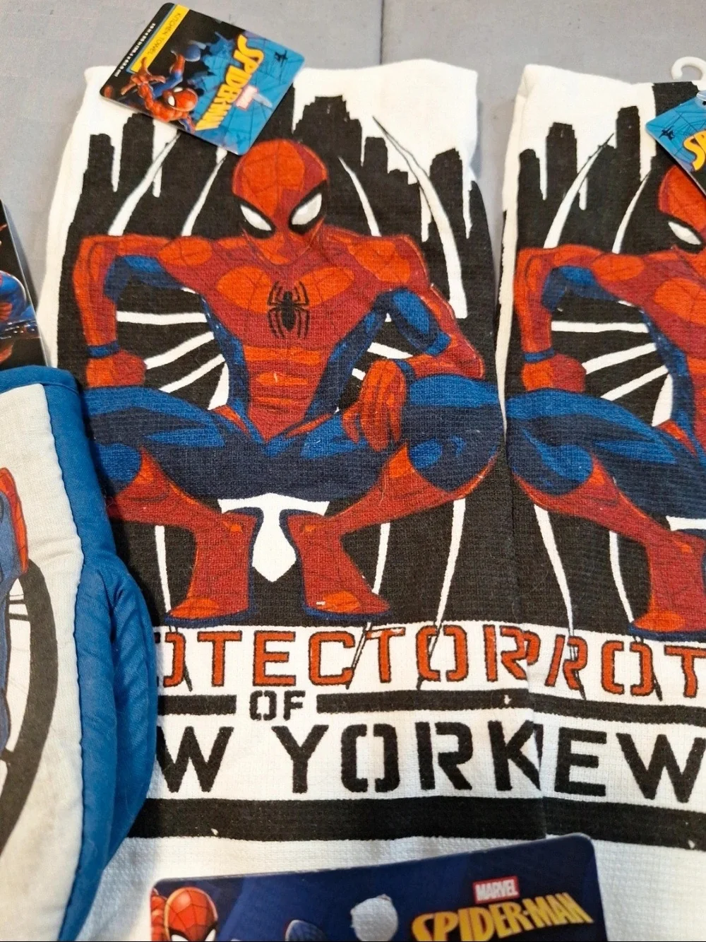 Marvel Spider-Man Kitchen Towel & Oven Mitt Set - Red, Blue, White